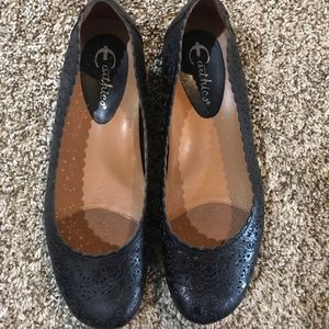Earthies Bindi black flats